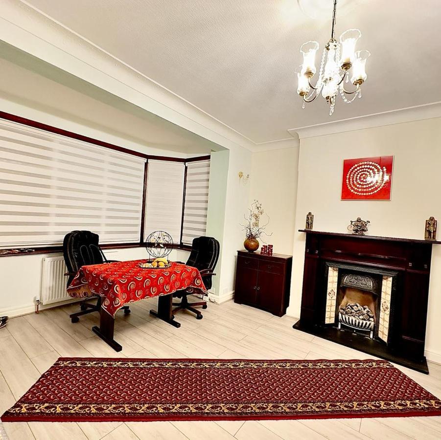 Beautiful Double En-Suite Room, Separate Entrance, Ilford, Central Line Gants Hill, Free Parking Luaran gambar